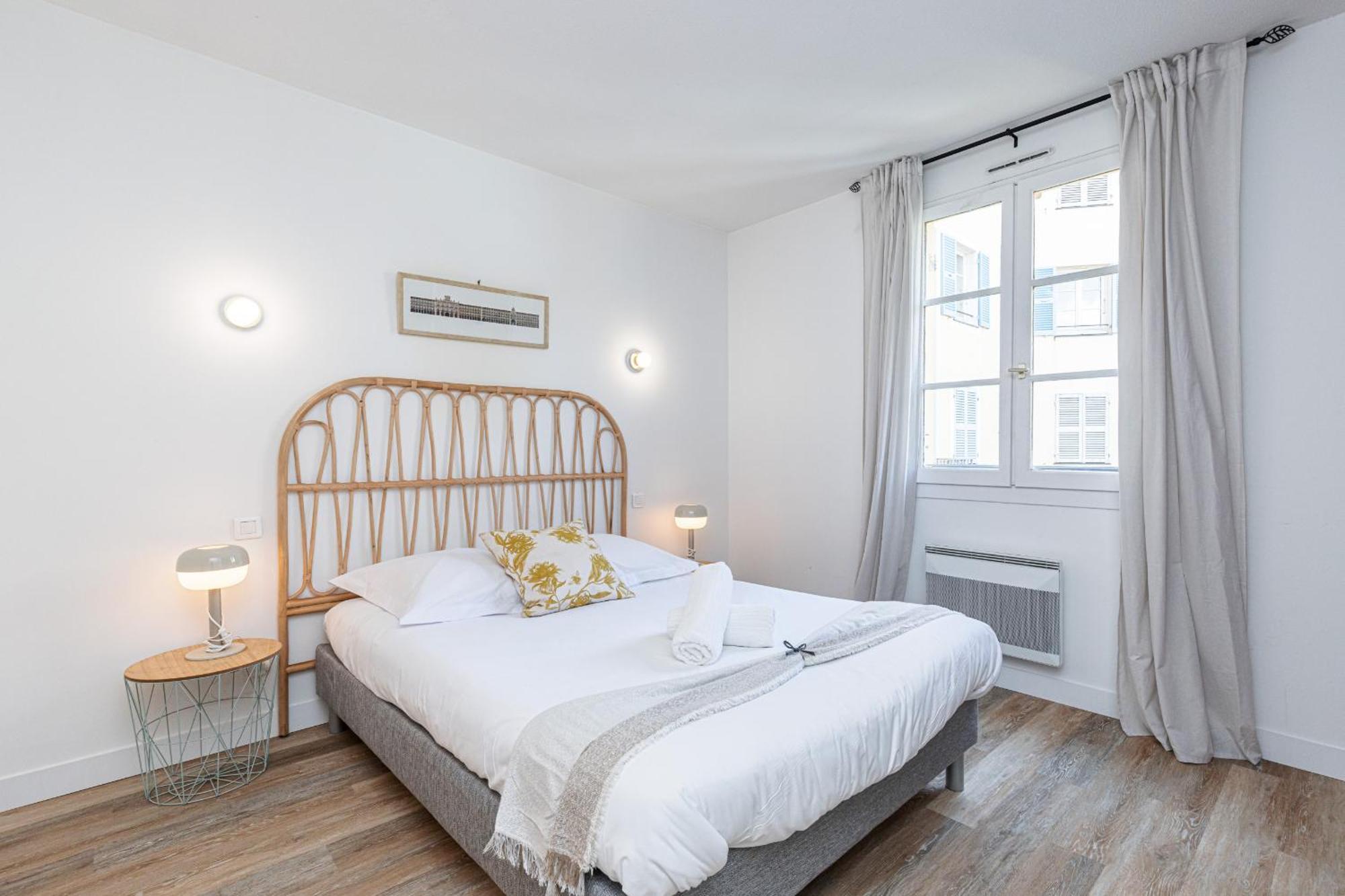 2 Bdrs & Parking In The Old Town ! Apartment Nice Bagian luar foto