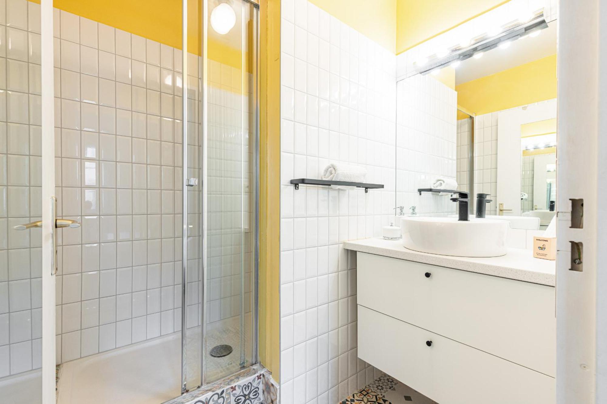 2 Bdrs & Parking In The Old Town ! Apartment Nice Bagian luar foto