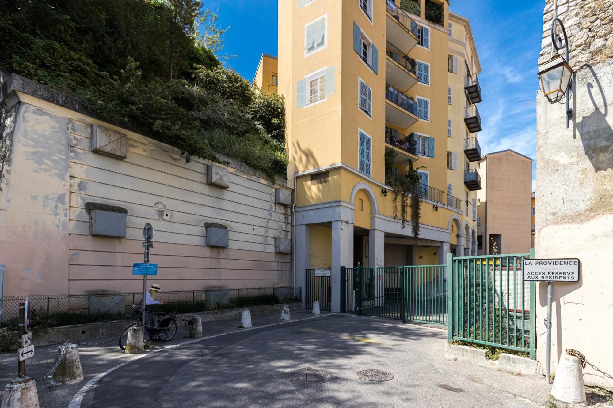 2 Bdrs & Parking In The Old Town ! Apartment Nice Bagian luar foto
