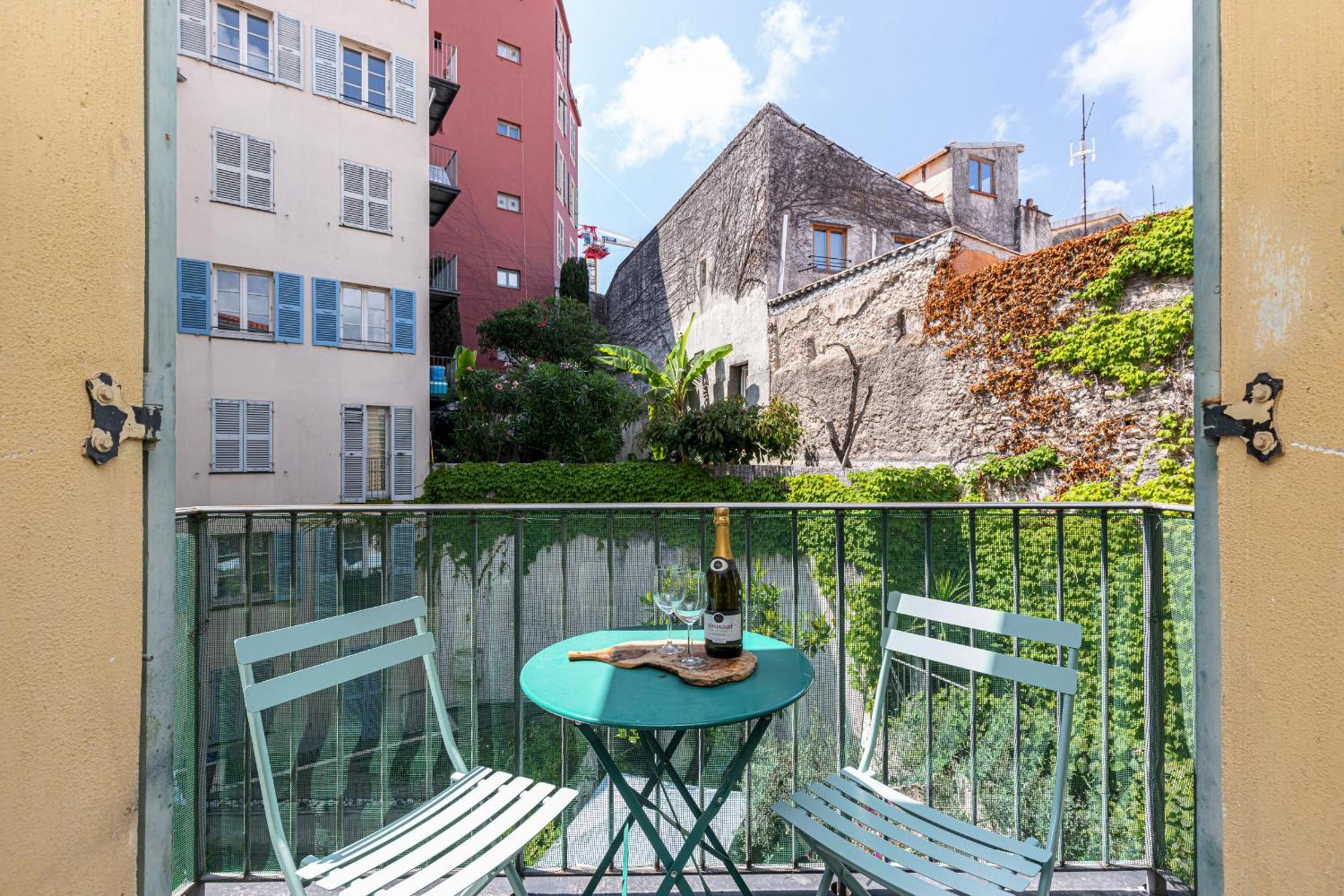 2 Bdrs & Parking In The Old Town ! Apartment Nice Bagian luar foto